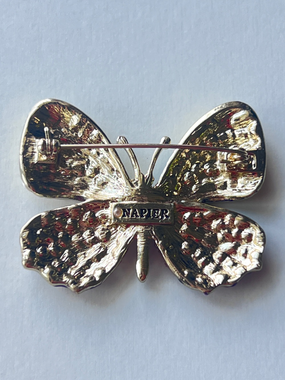 Vintage Signed NAPIER Butterfly Brooch Multi-Color Pavé Rhinestone Gold Tone 90s - Picture 3 of 8
